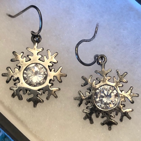 Silpada Sterling Silver Cubic Zirconia Snowflake Earrings W1459 - Picture 3 of 16